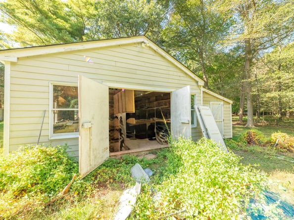 41 Belleview Avenue, Center Moriches NY 11934