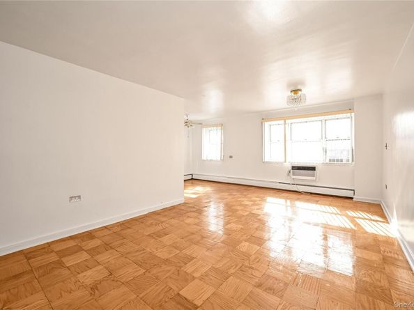 99-10 60Ave 1E, Corona NY 11368