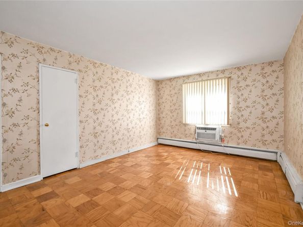99-10 60Ave 1E, Corona NY 11368