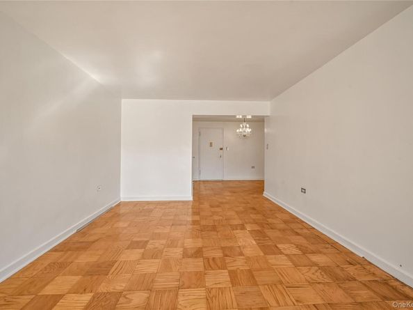 99-10 60Ave 1E, Corona NY 11368