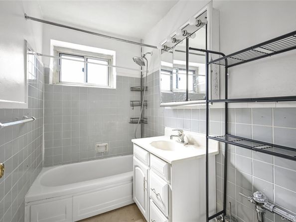 99-10 60Ave 1E, Corona NY 11368