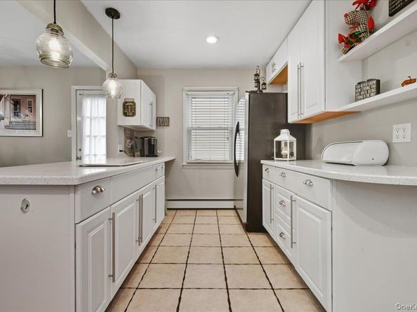 233 S Alleghany Avenue, Lindenhurst NY 11757