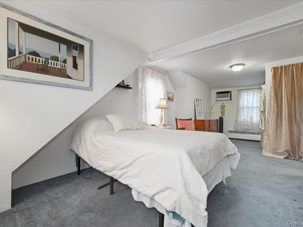 233 S Alleghany Avenue, Lindenhurst NY 11757