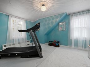 233 S Alleghany Avenue, Lindenhurst NY 11757