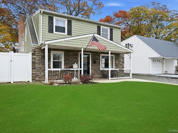 233 S Alleghany Avenue, Lindenhurst NY 11757