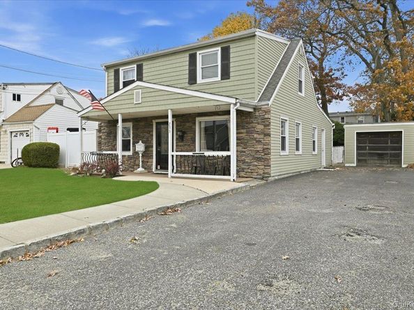 233 S Alleghany Avenue, Lindenhurst NY 11757