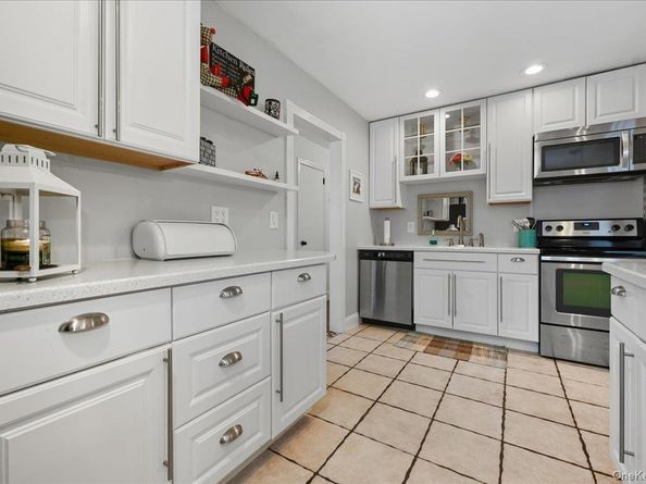 233 S Alleghany Avenue, Lindenhurst NY 11757