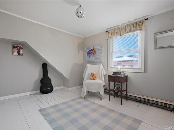 233 S Alleghany Avenue, Lindenhurst NY 11757