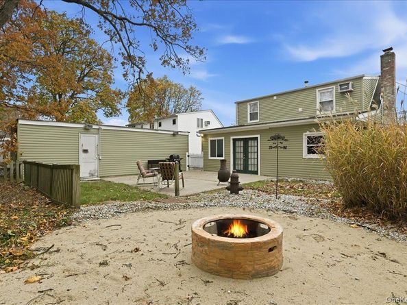 233 S Alleghany Avenue, Lindenhurst NY 11757