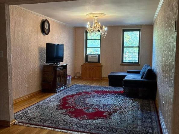 84-01 Main St 311, Jamaica NY 11435