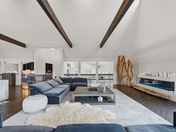 40 W View Drive, Upper Brookville NY 11771