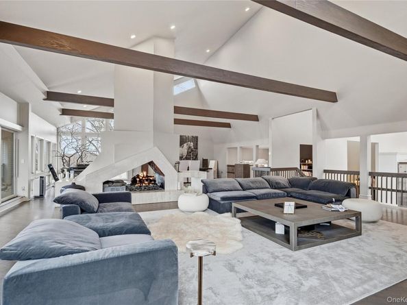 40 W View Drive, Upper Brookville NY 11771