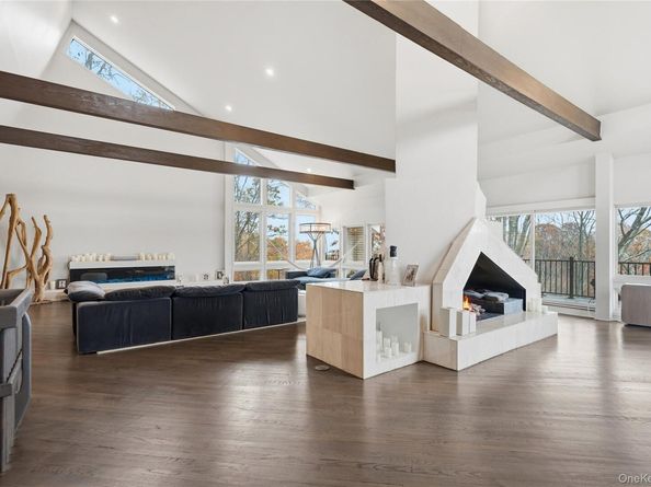 40 W View Drive, Upper Brookville NY 11771