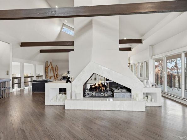 40 W View Drive, Upper Brookville NY 11771