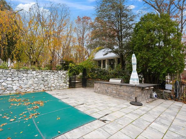 40 W View Drive, Upper Brookville NY 11771