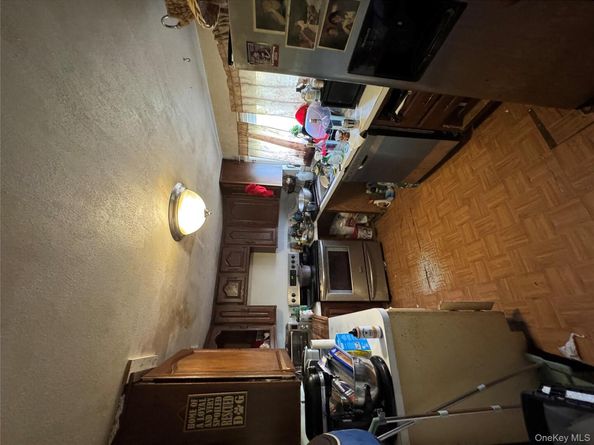 32 Weed Avenue, Hawthorne NY 10532