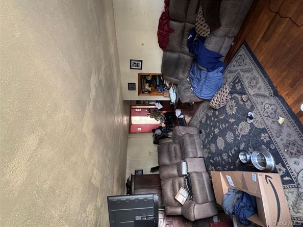 32 Weed Avenue, Hawthorne NY 10532