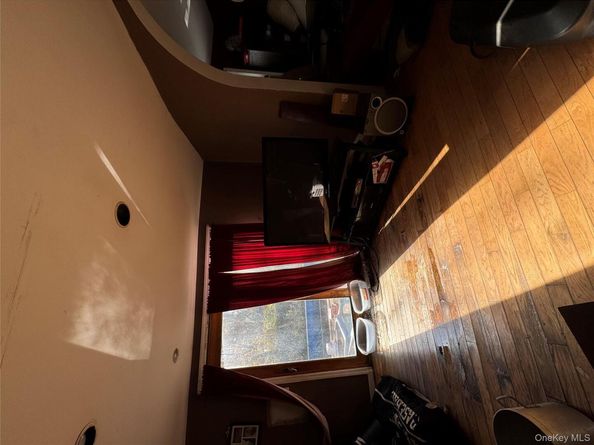 32 Weed Avenue, Hawthorne NY 10532