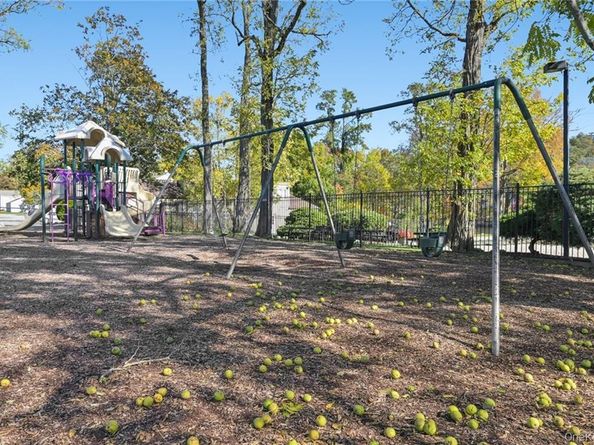 422 Panorama Drive 422, Mohegan Lake NY 10547