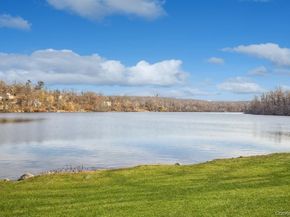 422 Panorama Drive 422, Mohegan Lake NY 10547