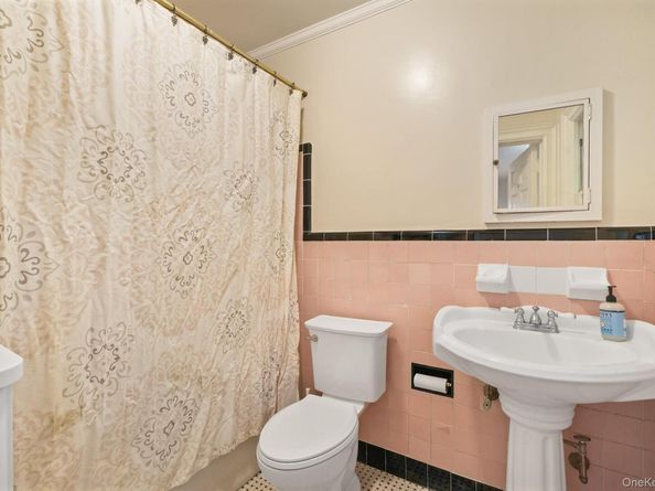 40 Holland Place, Hartsdale NY 10530