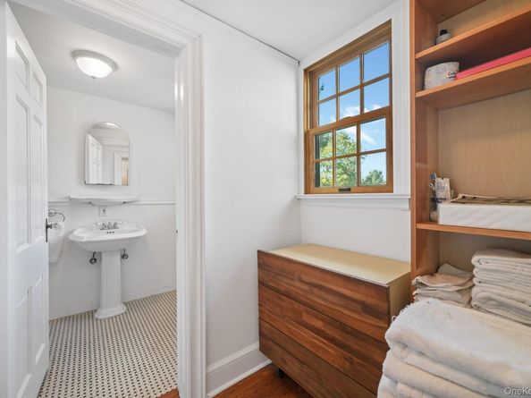 40 Holland Place, Hartsdale NY 10530