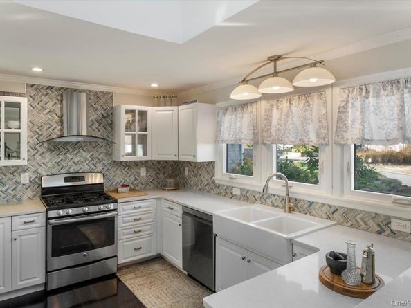 33 Willow Street, Aquebogue NY 11931