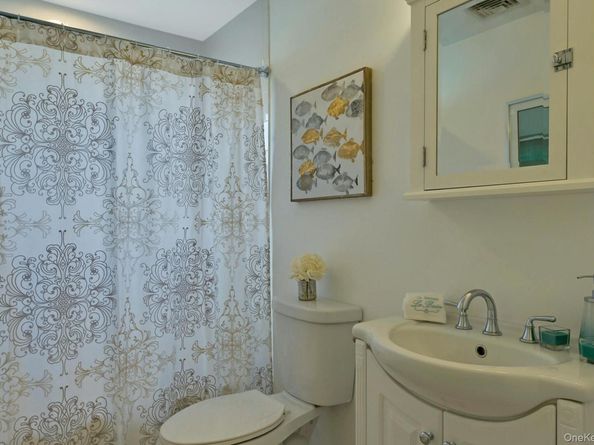 33 Willow Street, Aquebogue NY 11931