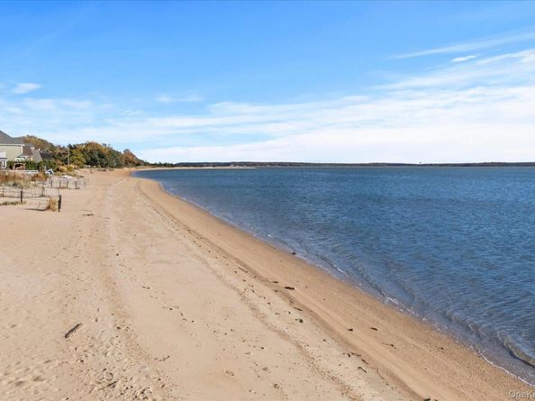 33 Willow Street, Aquebogue NY 11931