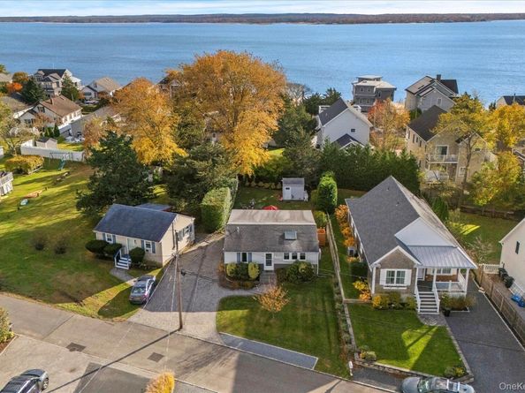 33 Willow Street, Aquebogue NY 11931