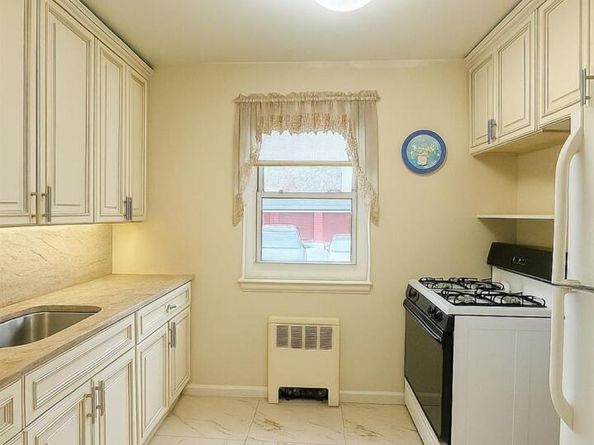 14930 Melbourne Ave 395A, Flushing NY 11367