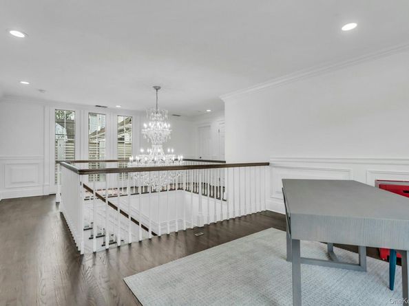 16 Robin Court, Glen Cove NY 11542