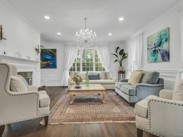 16 Robin Court, Glen Cove NY 11542