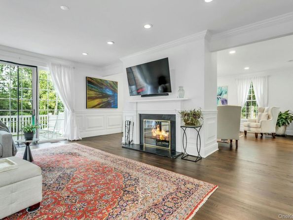 16 Robin Court, Glen Cove NY 11542