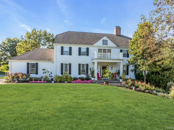 16 Robin Court, Glen Cove NY 11542