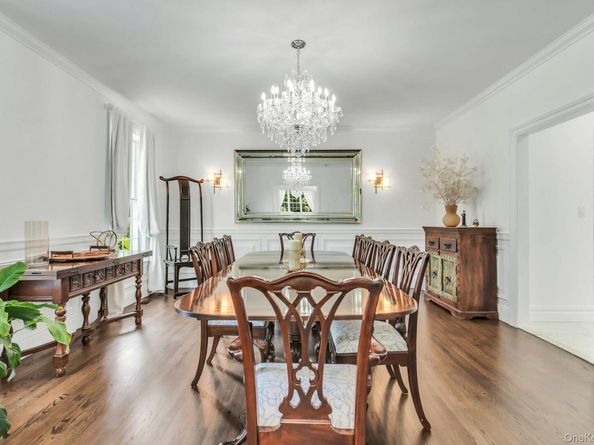 16 Robin Court, Glen Cove NY 11542