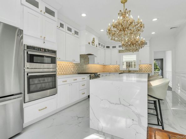 16 Robin Court, Glen Cove NY 11542