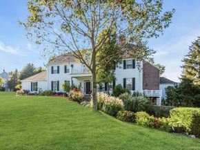 16 Robin Court, Glen Cove NY 11542