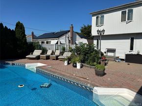 44 E End Avenue, Hicksville NY 11801