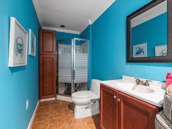 44 E End Avenue, Hicksville NY 11801