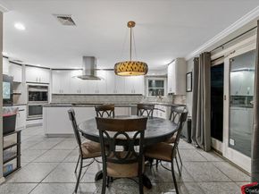 44 E End Avenue, Hicksville NY 11801