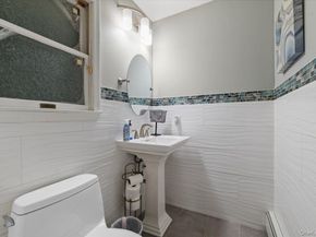 44 E End Avenue, Hicksville NY 11801