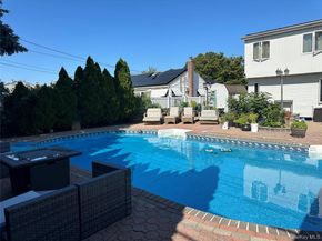 44 E End Avenue, Hicksville NY 11801