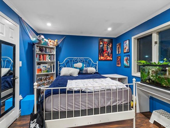 44 E End Avenue, Hicksville NY 11801