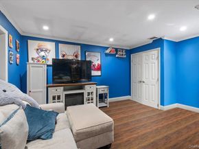 44 E End Avenue, Hicksville NY 11801