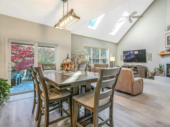 6 Laurel Crescent, Manorville NY 11949