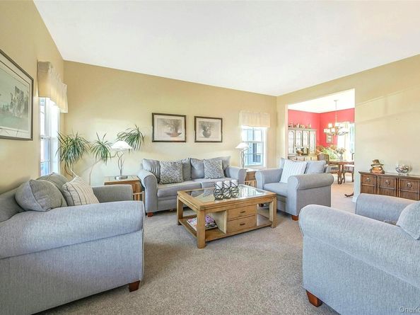 6 Laurel Crescent, Manorville NY 11949