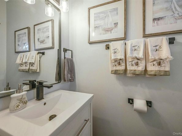 6 Laurel Crescent, Manorville NY 11949