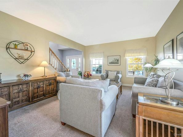 6 Laurel Crescent, Manorville NY 11949