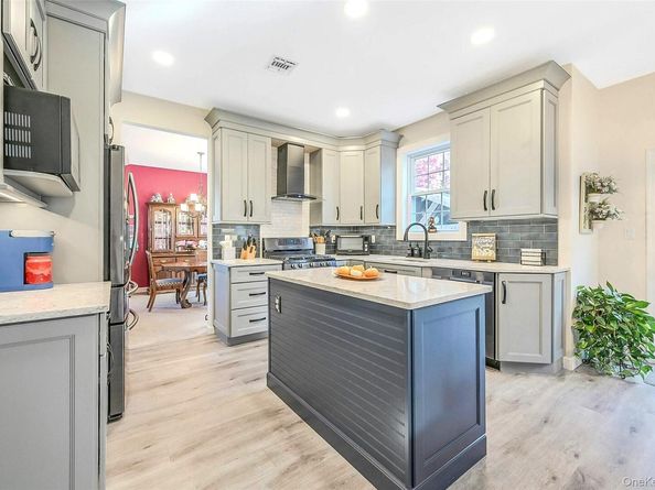 6 Laurel Crescent, Manorville NY 11949